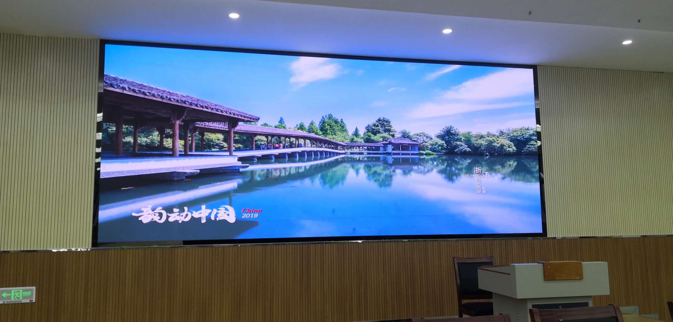 聽說LED顯示屏長時(shí)間用會有光衰，有沒有辦法延長使用壽命呢？